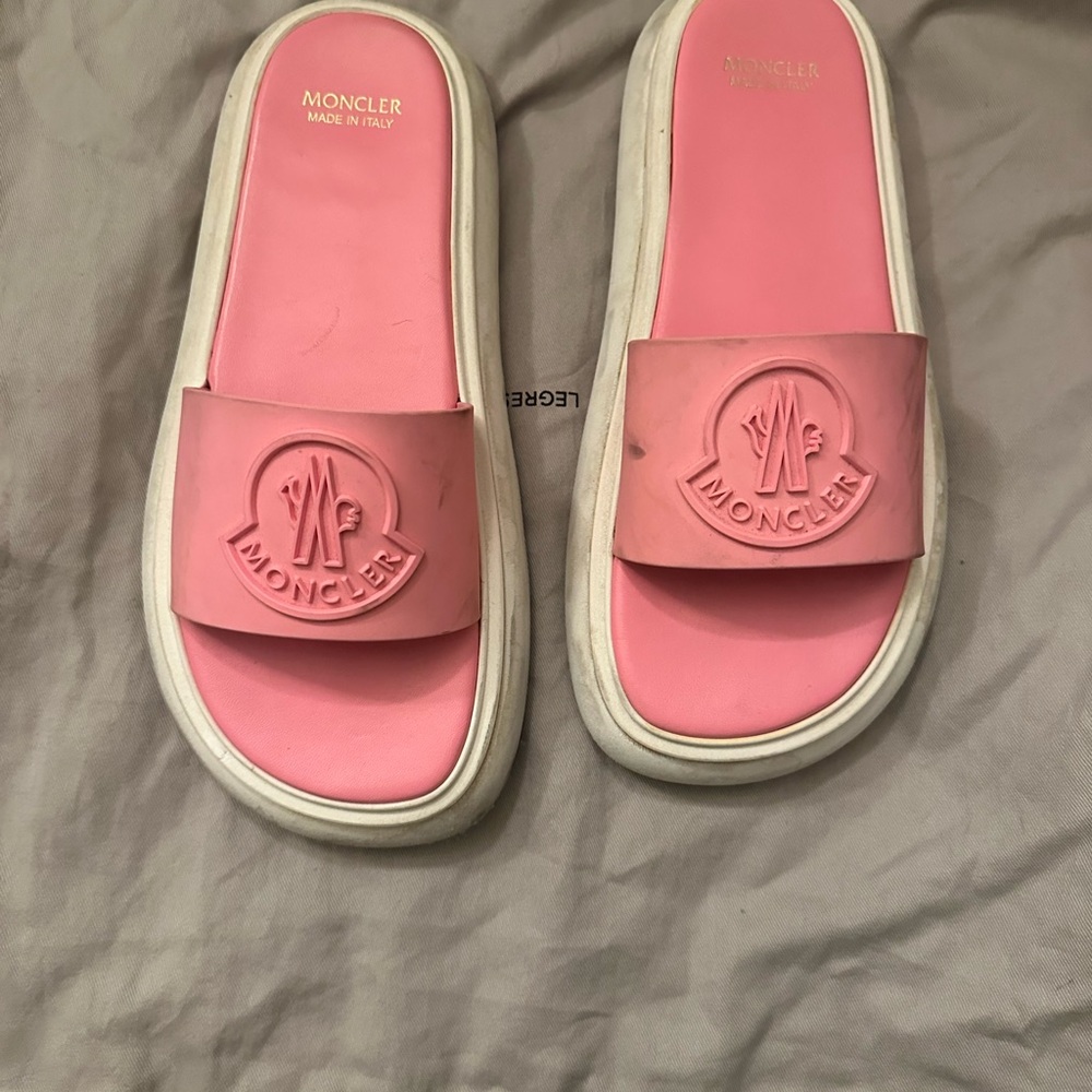 Moncler slides size 40
